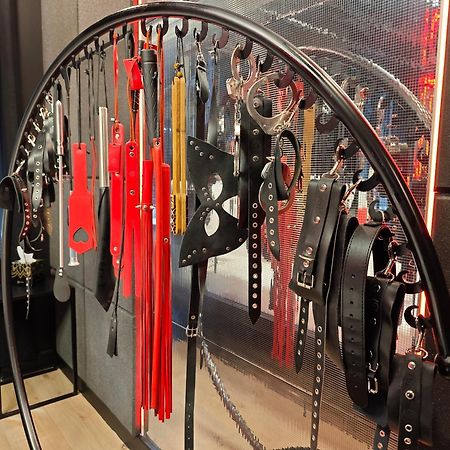Bdsm Apartament Czestochowa Luxxx - Adults Only - Tylko Dla Doroslych Luaran gambar