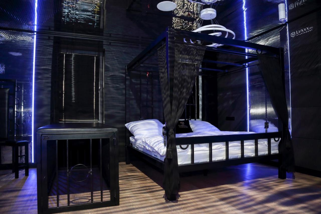 Bdsm Apartament Czestochowa Luxxx - Adults Only - Tylko Dla Doroslych Luaran gambar