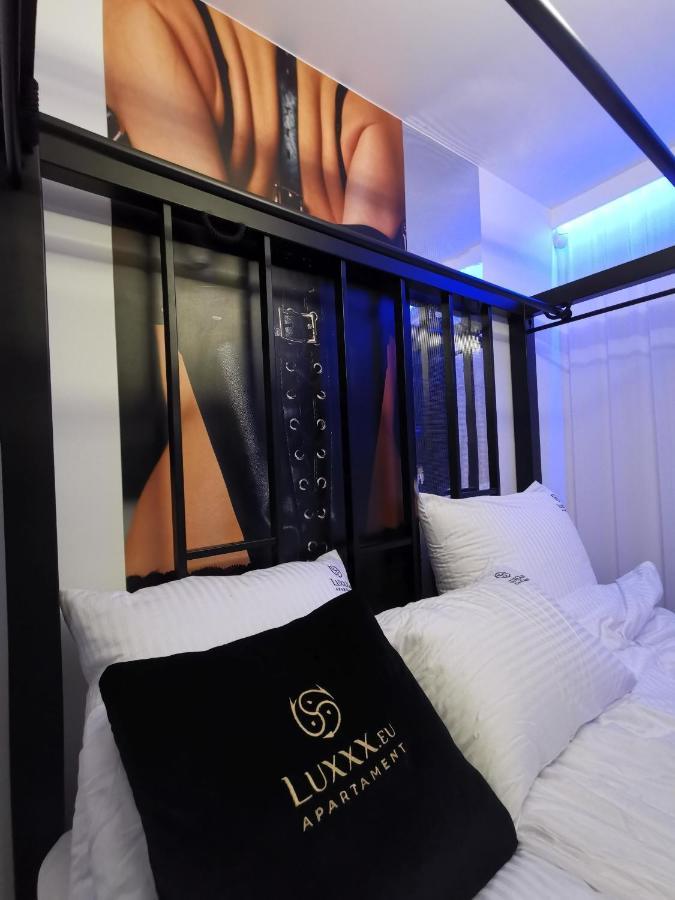 Bdsm Apartament Czestochowa Luxxx - Adults Only - Tylko Dla Doroslych Luaran gambar