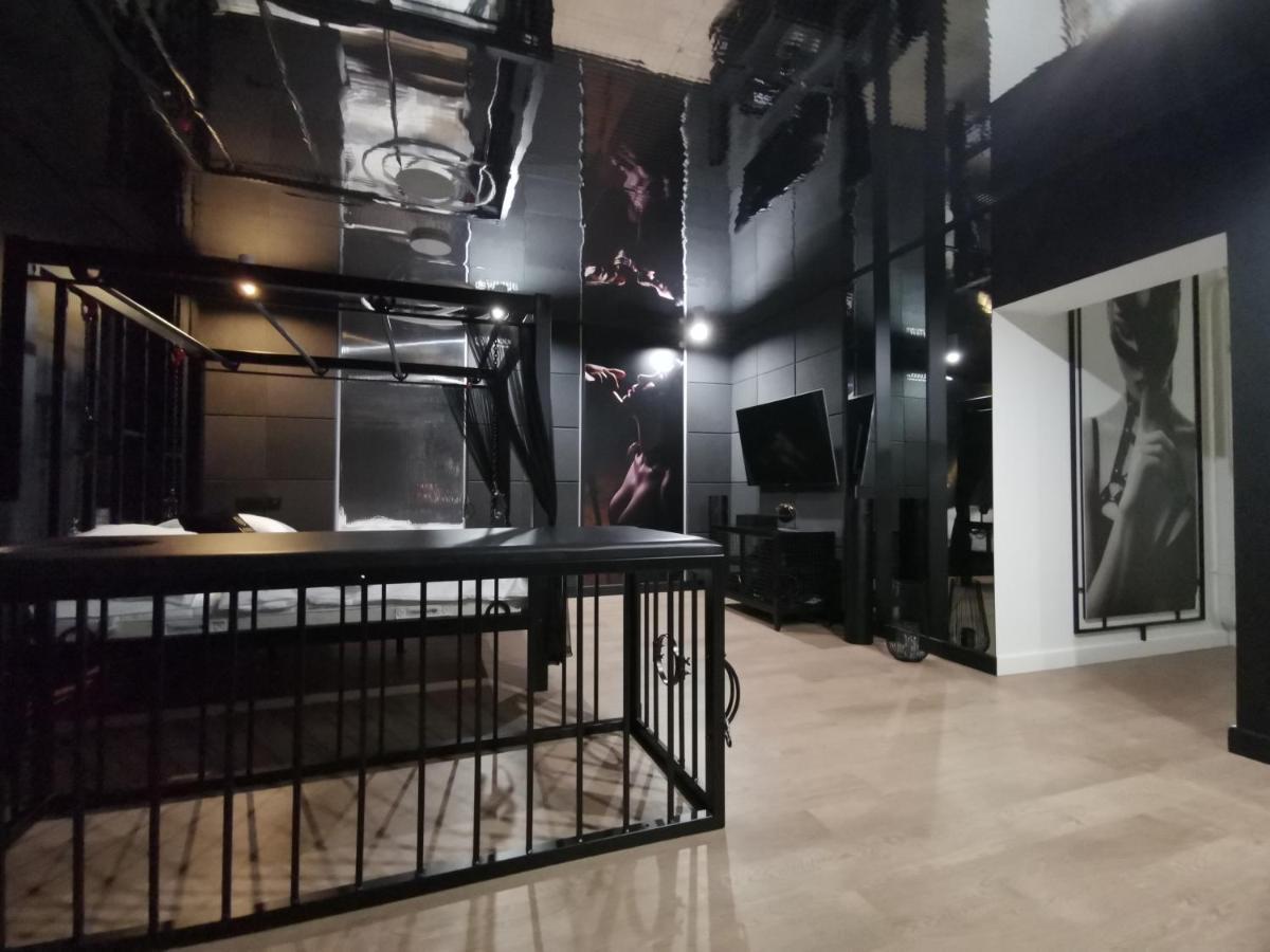 Bdsm Apartament Czestochowa Luxxx - Adults Only - Tylko Dla Doroslych Luaran gambar