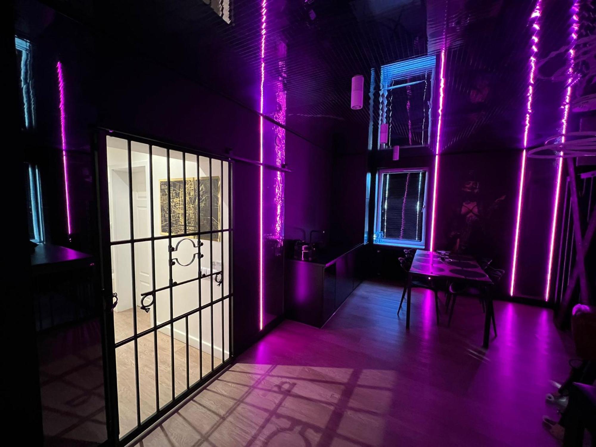 Bdsm Apartament Czestochowa Luxxx - Adults Only - Tylko Dla Doroslych Luaran gambar